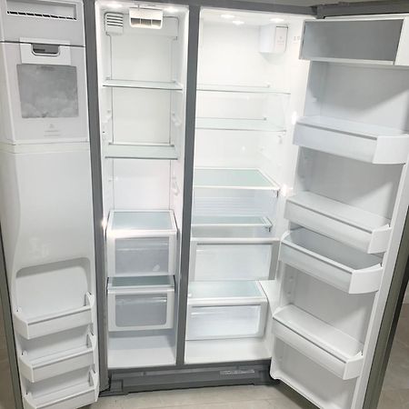 Men Only Dorms -3 Miles To The Beach Lighthouse Point 외부 사진