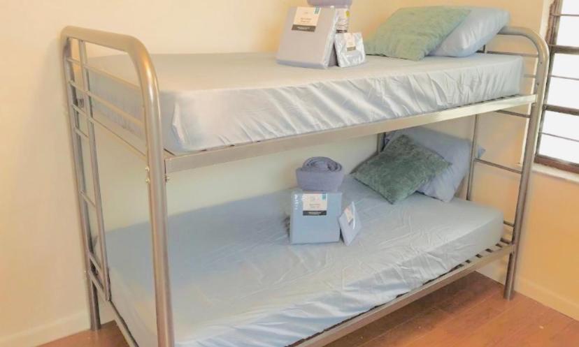 Men Only Dorms -3 Miles To The Beach Lighthouse Point 외부 사진